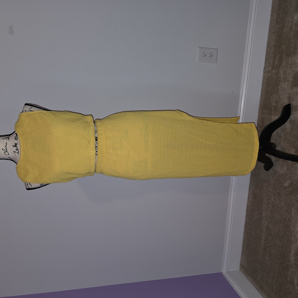 Textured Skirt Set - Picture 3 of 3